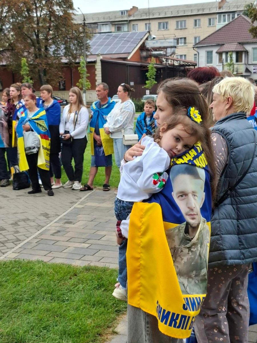 У Фастові встановили інсталяцію «Дерево Надії», присвячену зниклим безвісти та полоненим Захисникам