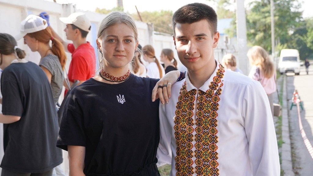 авторка проекту Вікторія Карачун та голова Молодіжної ради Фастова Богдан Пасічник