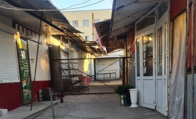 Прохід до "соціальних місць" - через квіткові павільйони