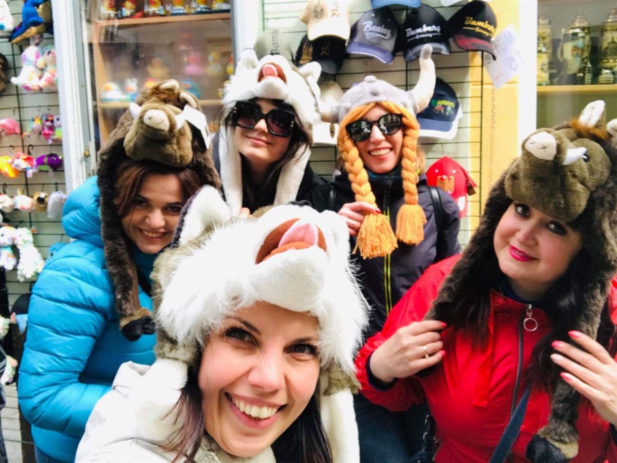 Анна з подружками. Фото з минулорічної подорожі