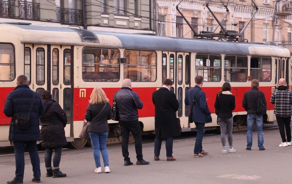Навіть у теплу погоду варто дотримуватися соціальної дистанції