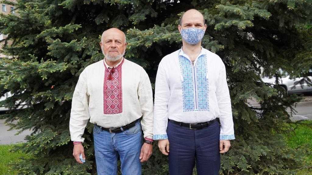 Мер Фастова Михайло Нетяжук разом зі скульптором пам’ятника Анатолієм Древецьким