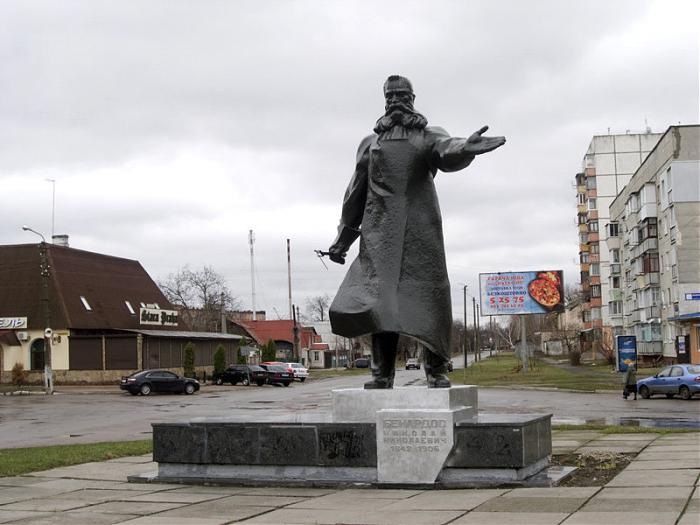 Пам’ятник Миколі Бенардосу у Фастові