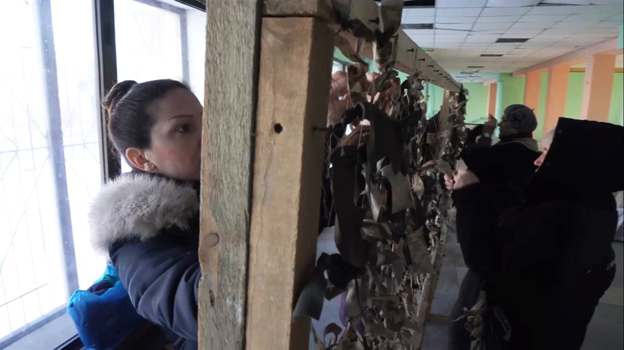 У Фастові плетуть маскувальні сітки