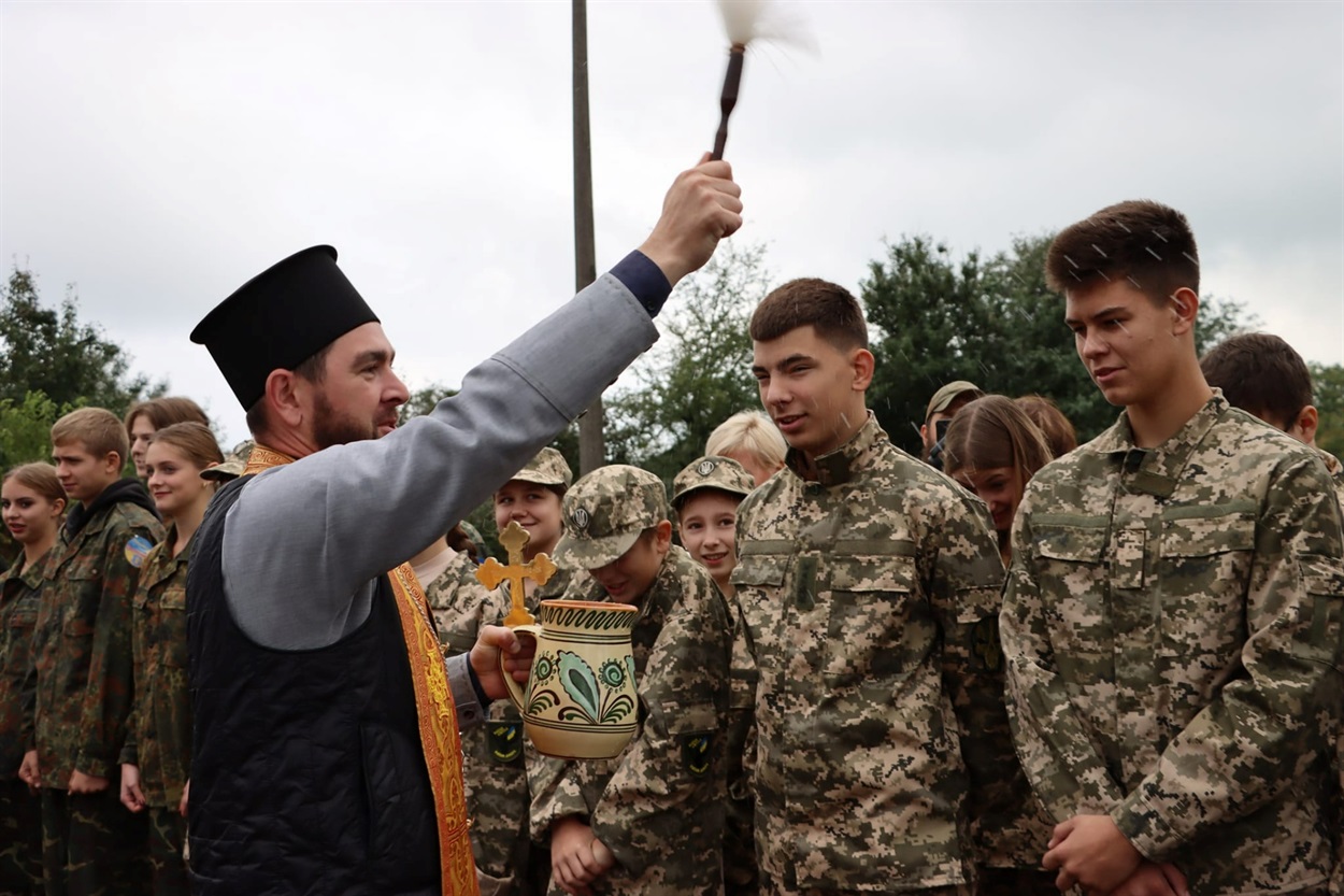 Станіслав Радчук благословляє підростаюче покоління