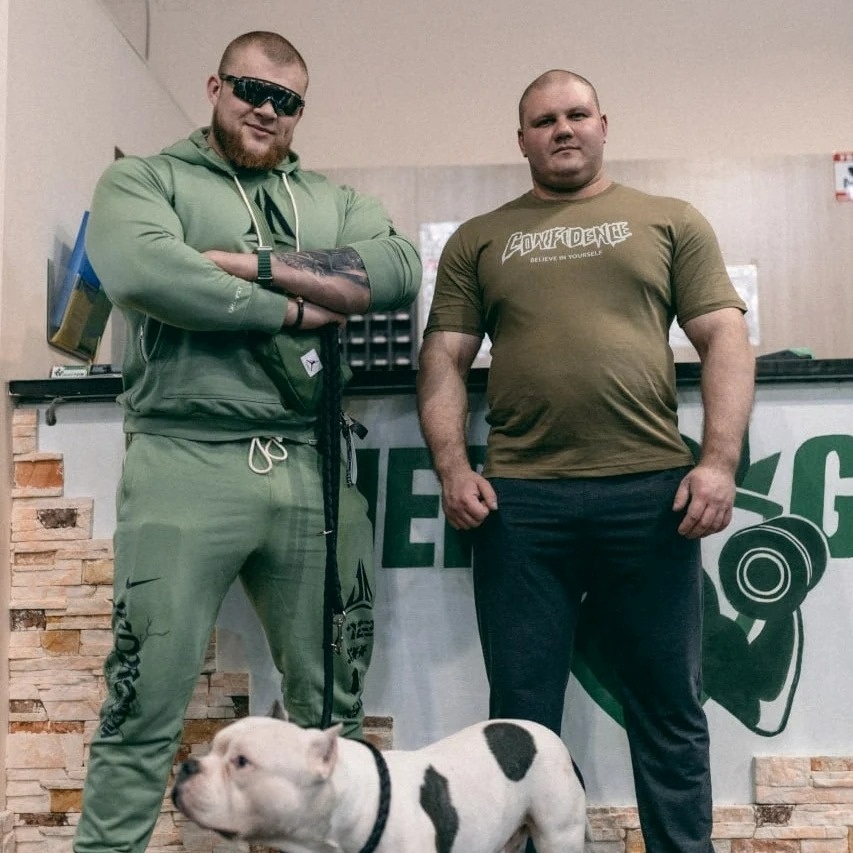 Павло Наконечний зліва