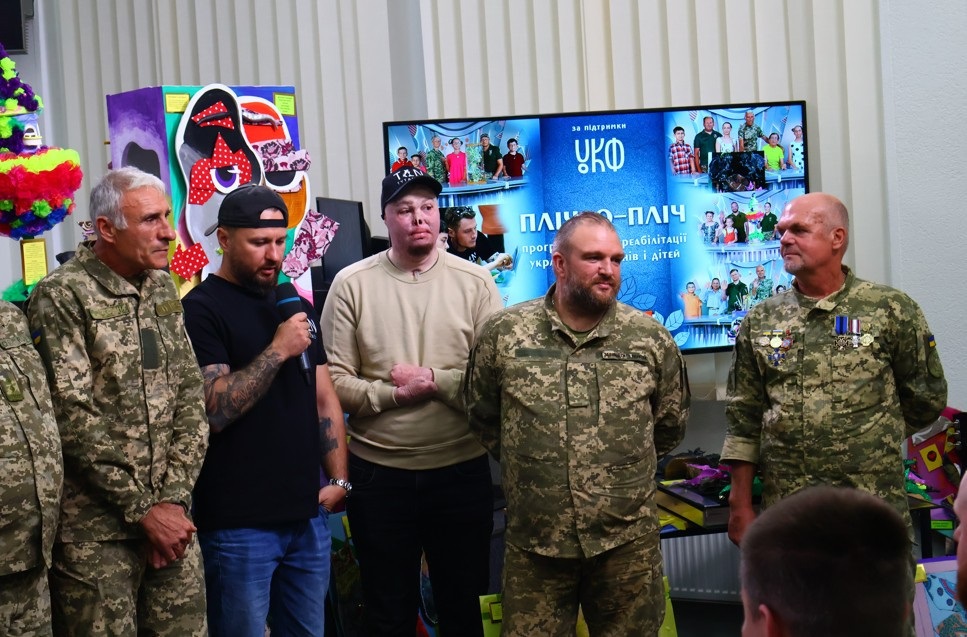 Пліч-о-пліч заради життя: як мистецтво об’єднало воїнів і дітей