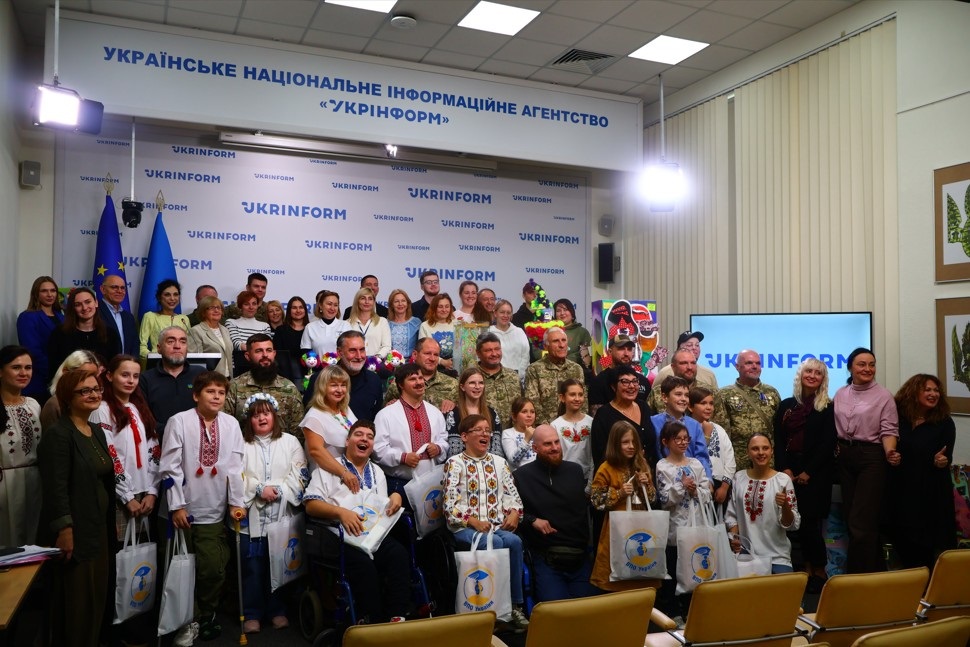 Пліч-о-пліч заради життя: як мистецтво об’єднало воїнів і дітей