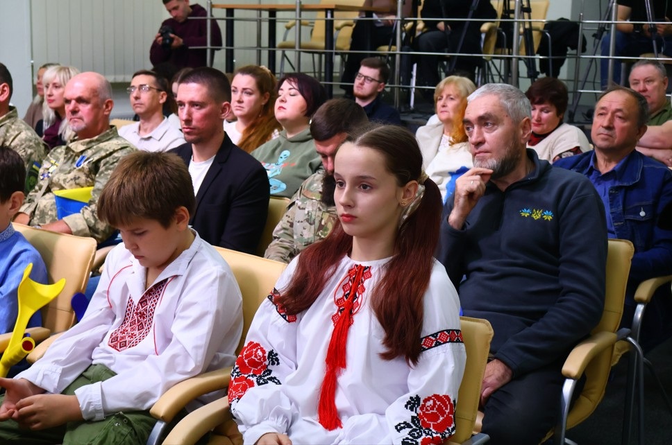 Пліч-о-пліч заради життя: як мистецтво об’єднало воїнів і дітей