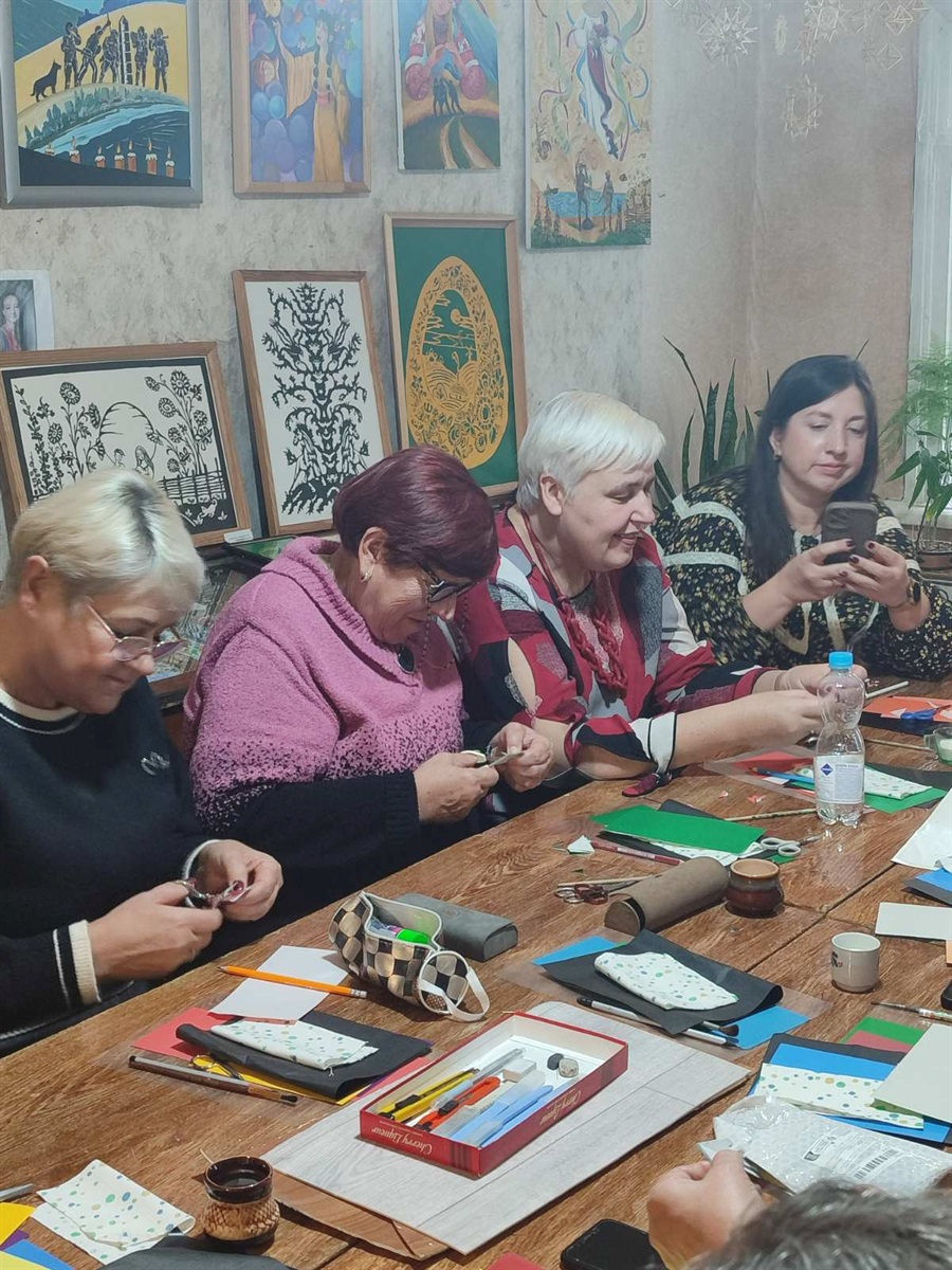 У Фастівській школі народної майстерності пройшов обласний майстер-клас із витинанки