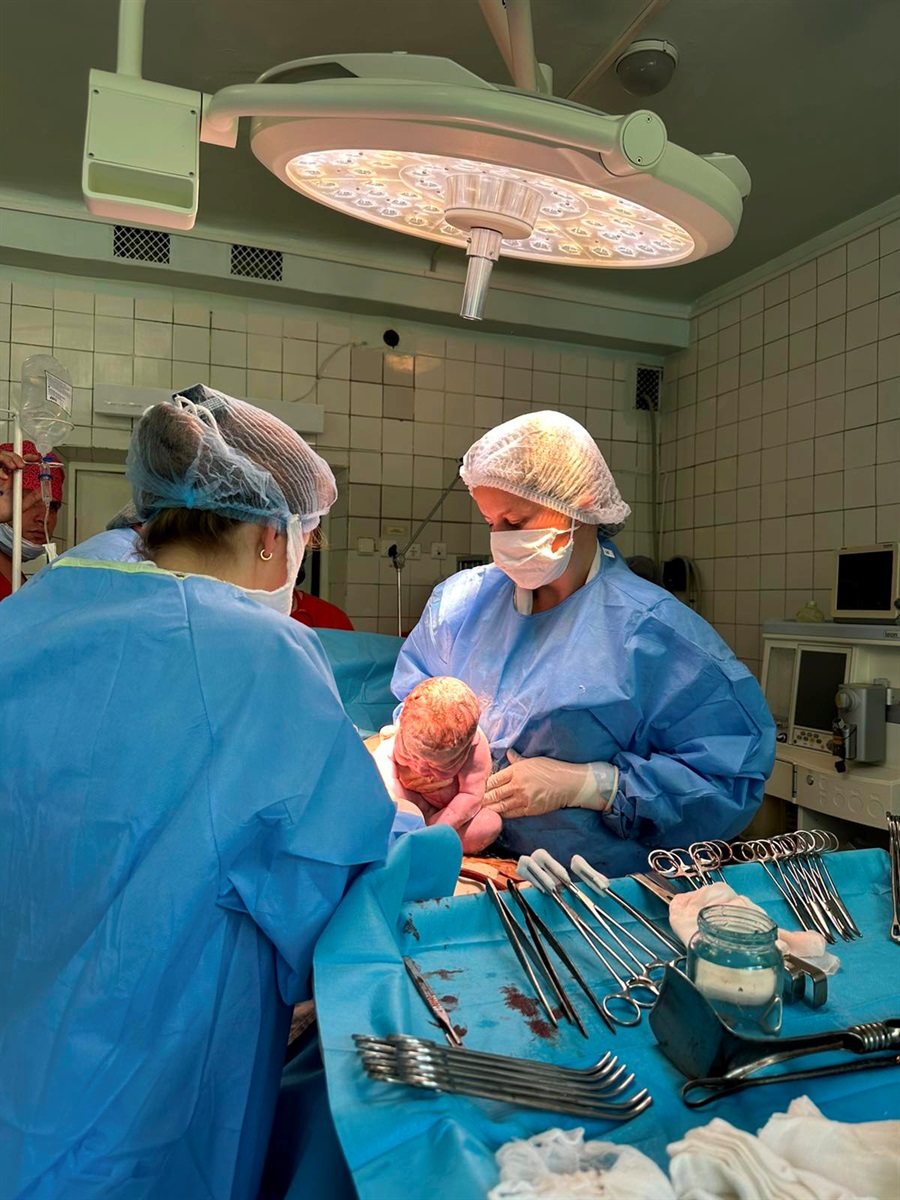 «Маленькі поспішайки»: як в умовах війни фастівські лікарі допомагають з'явитися недоношеним малюкам