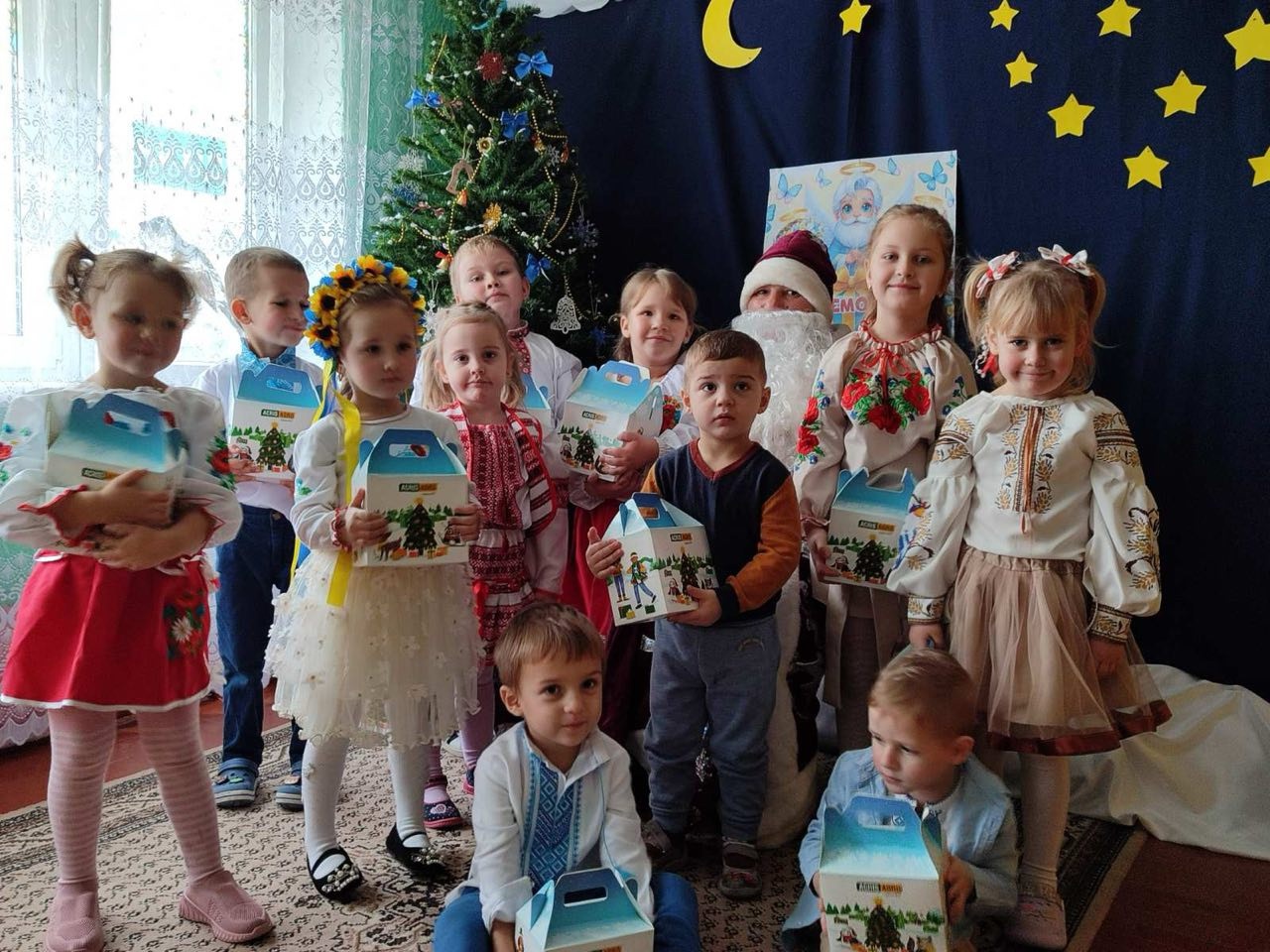 Компанія «Акріс Агро» (група AST) привітала дітлахів Київщини та Житомирщини зі Святим Миколаєм