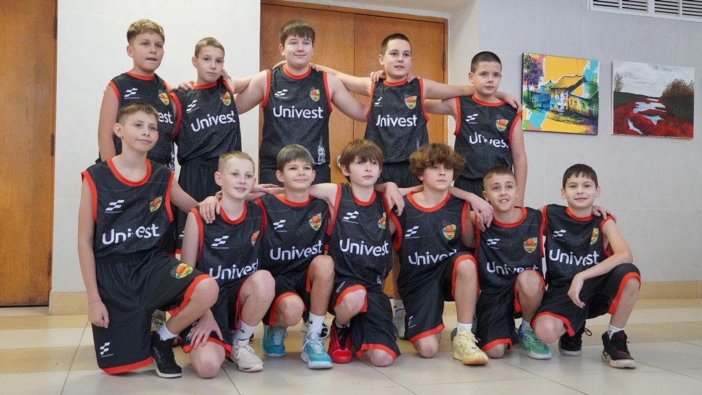 Соціально відповідальний бізнес: компанія Univest передала форму юним спортсменам Фастова