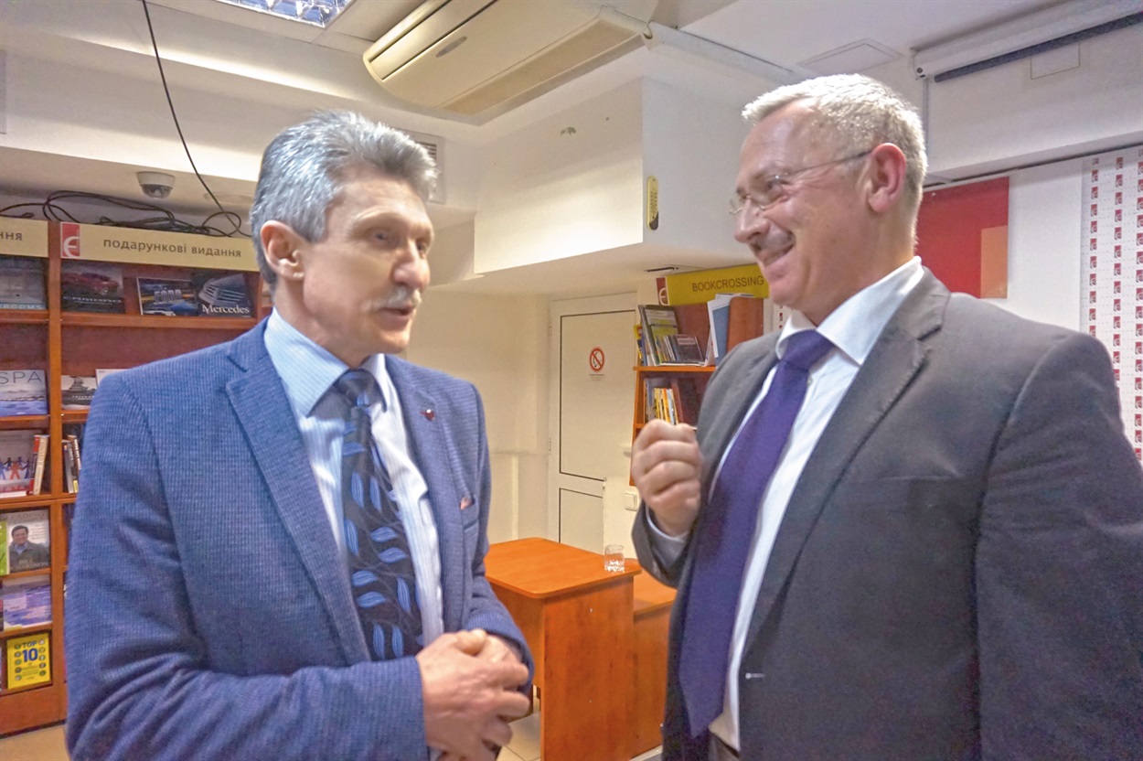 з суддею Конституційного суду Сергієм Головатим