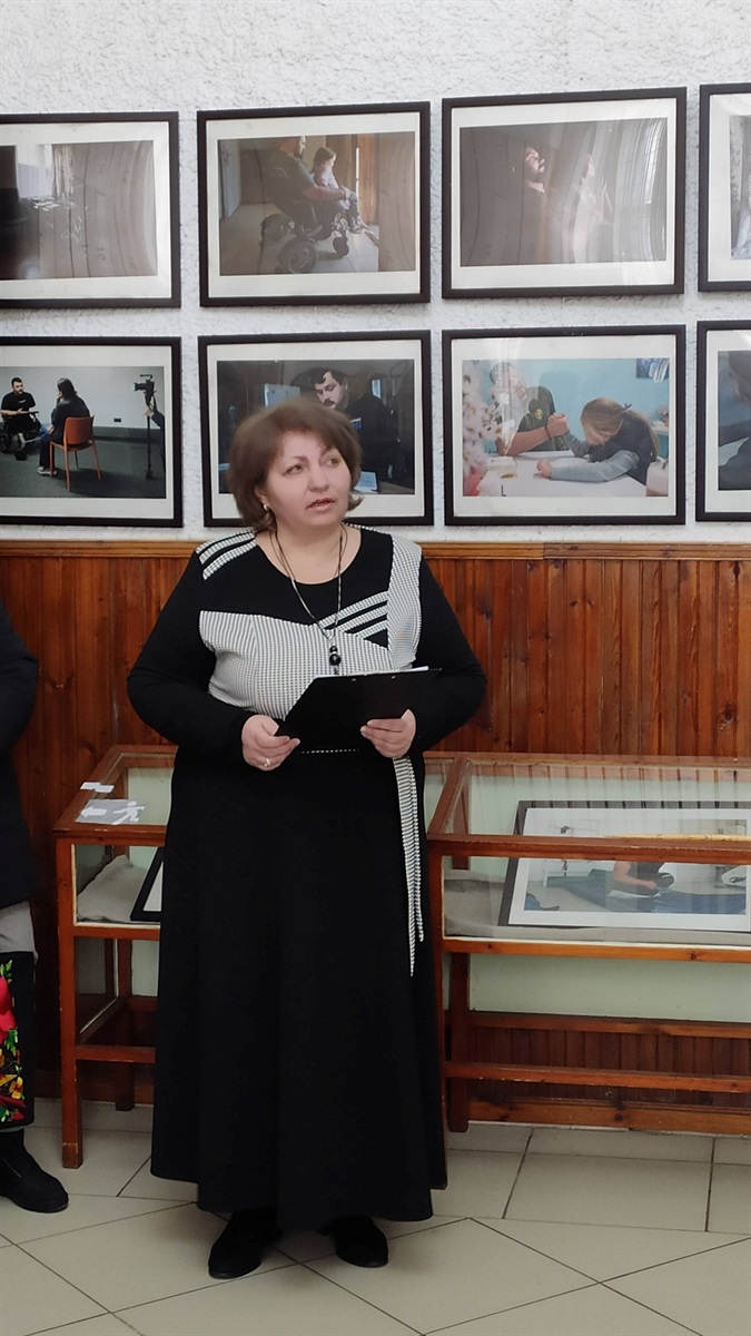 Історія незламності: у Фастові презентували фотовиставку про захисника Олександра Базилевича
