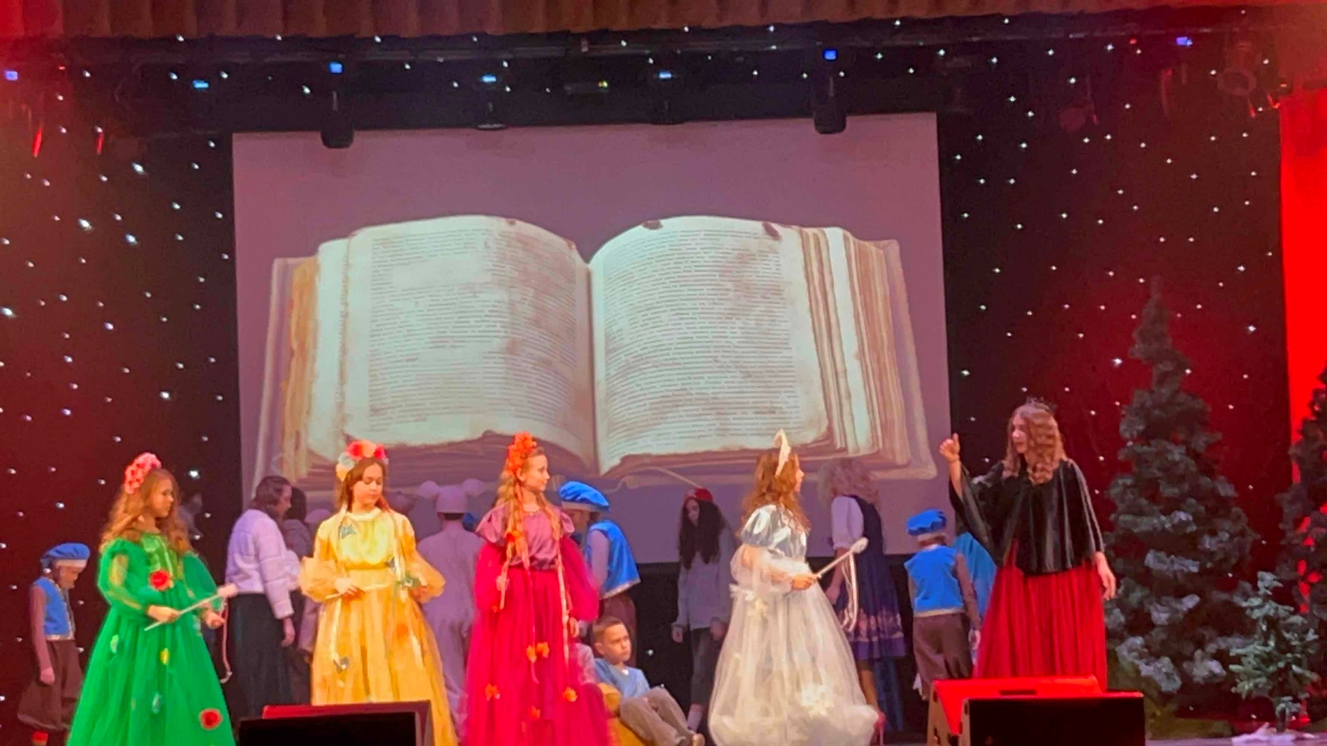 «Пишаюся своїми акторами», — керівниця фастівського театру-студії «Дзвіночок» Оксана Круглякова