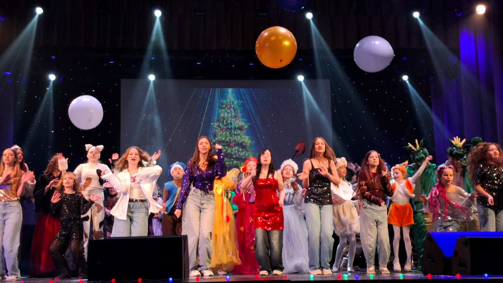 «Пишаюся своїми акторами», — керівниця фастівського театру-студії «Дзвіночок» Оксана Круглякова