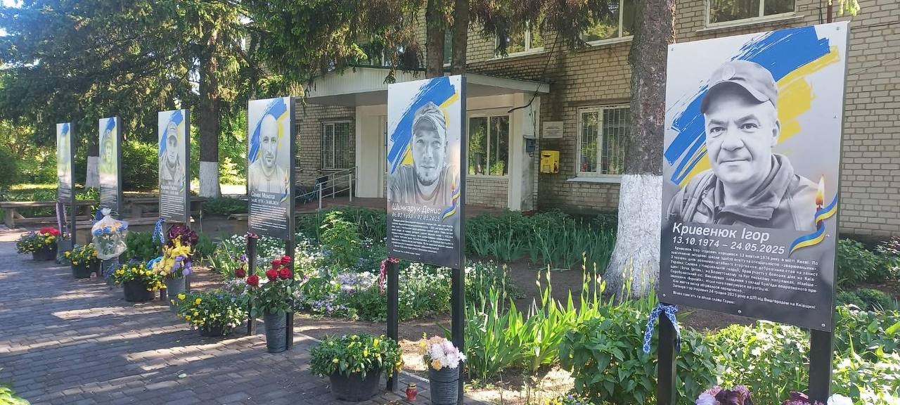 Вишиванка як символ пам’яті: у Малій Снітинці вшанували полеглих Героїв