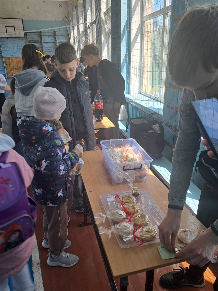 У Фастівському ліцеї №1 провели благодійний ярмарок на підтримку ЗСУ