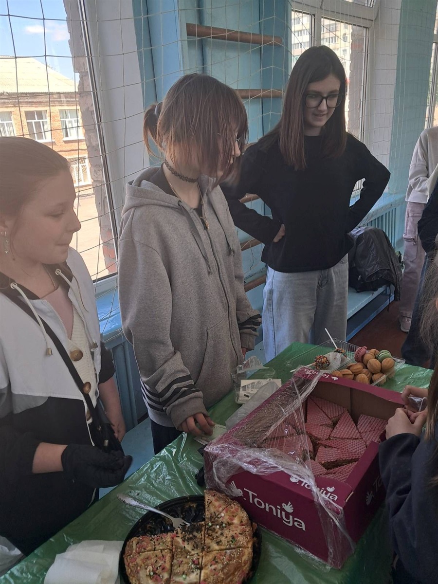 У Фастівському ліцеї №1 провели благодійний ярмарок на підтримку ЗСУ