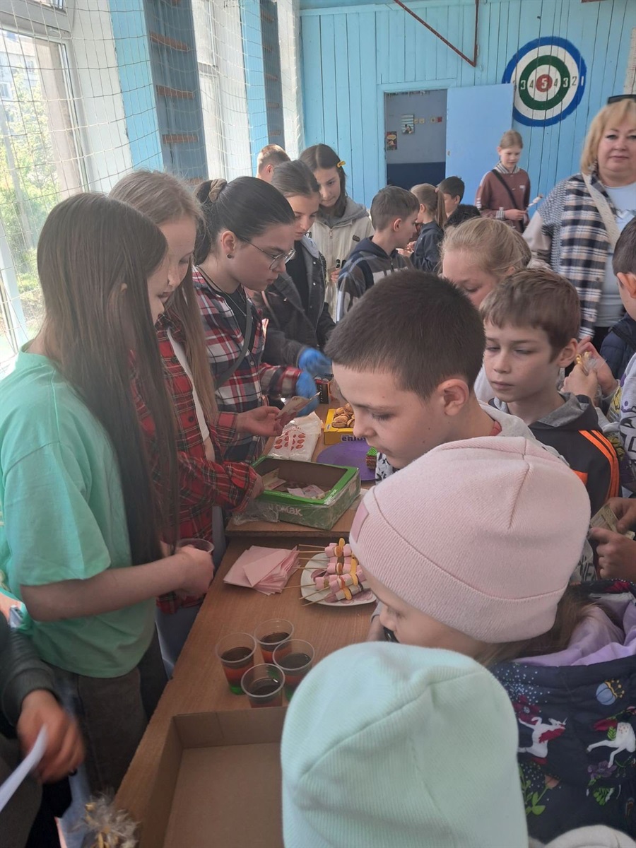 У Фастівському ліцеї №1 провели благодійний ярмарок на підтримку ЗСУ