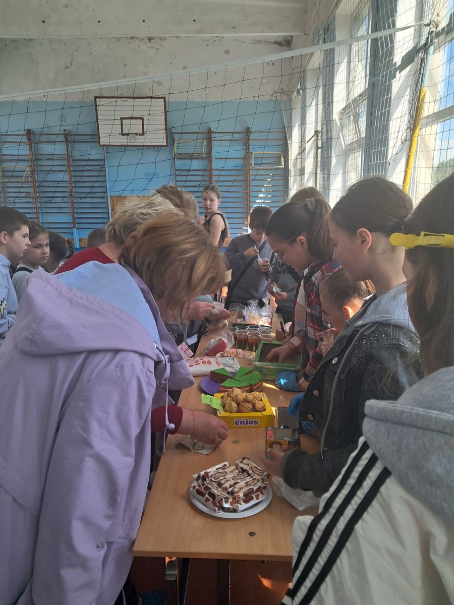 У Фастівському ліцеї №1 провели благодійний ярмарок на підтримку ЗСУ