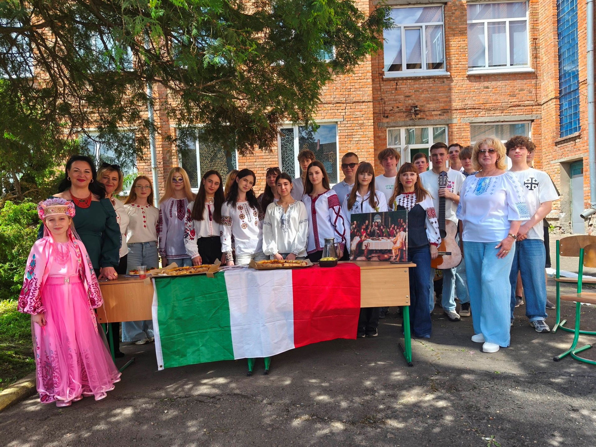 У вишиванці до Європи: у Фастівському обласному ліцеї відзначили свято єдності, культури і вдячності