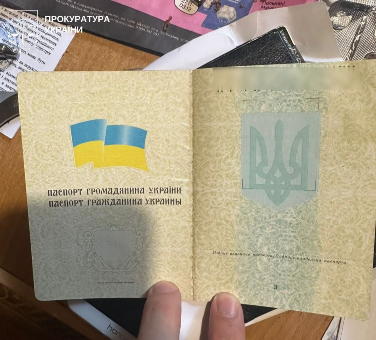 Підроблені паспорти, дипломи та посвідчення: на Київщині ліквідували злочинну мережу