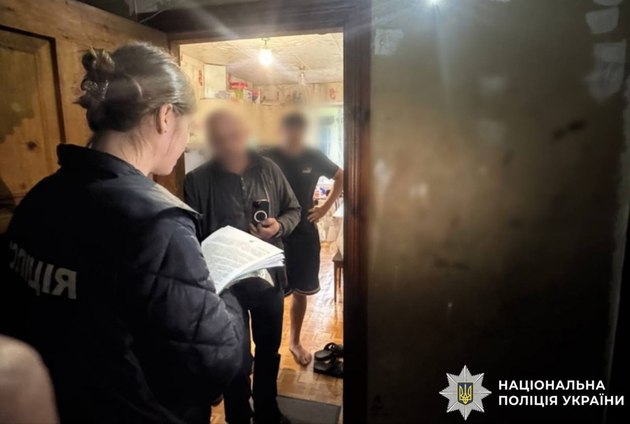 Видавали себе за Червоний Хрест та UNICEF: на Київщині затримали шахраїв, які грабували військових