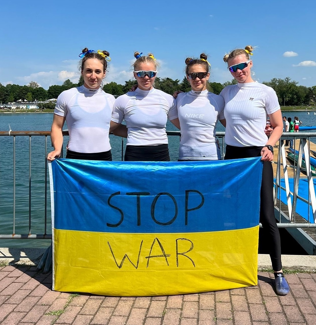 Фастівчанка Наталія Докієнко (крайня зліва) входить до складу команди-четвірки